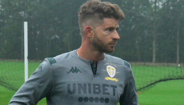 leeds united training jersey