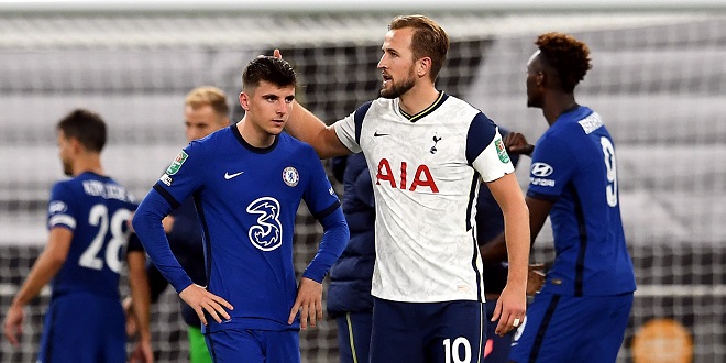 fans - Chelseas Mason Mount is consoled by Tottenham Hotspur's Harry Kane after his missed penalty in the shoot out leads to them losing the Carabao Cup fourth round match at the Tottenham Hotspur Stadium, London.