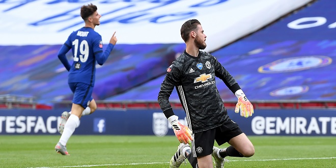 Chelsea - Chelsea's Mason Mount (left) celebrates scoring his side's second goal of the game as Manchester United goalkeeper David de Gea looks on after his mistake during the FA Cup Semi-Final match at Wembley Stadium, London.