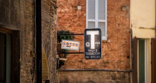 Lottery sign in Italy