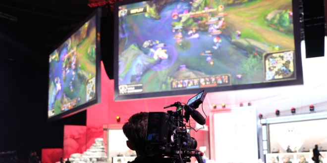 League of Legends on big screen