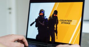 CS2 game on laptop