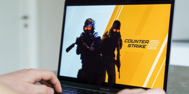 CS2 game on laptop