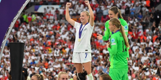 England's Beth Mead celebrates during the 2022 Women's Euros