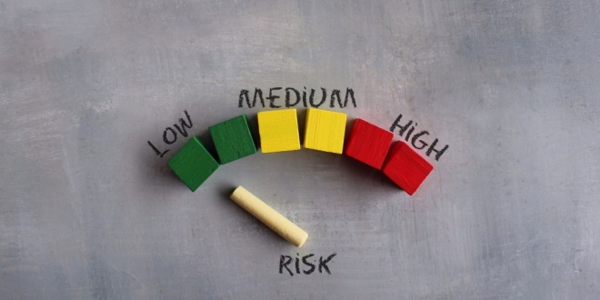 Colorful wooden cubes indicating the level of risk.