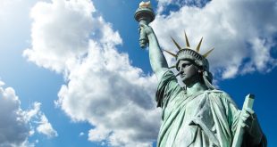 Upwards view of the Statue of Liberty, symbol of the USA, where Polymarket is returning to