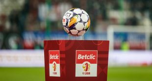 Betclic branding on a Polish First League match ball