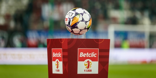 Betclic branding on a Polish First League match ball