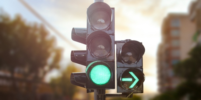Traffic light turning green, like the green light the CMA has given to Sportradar