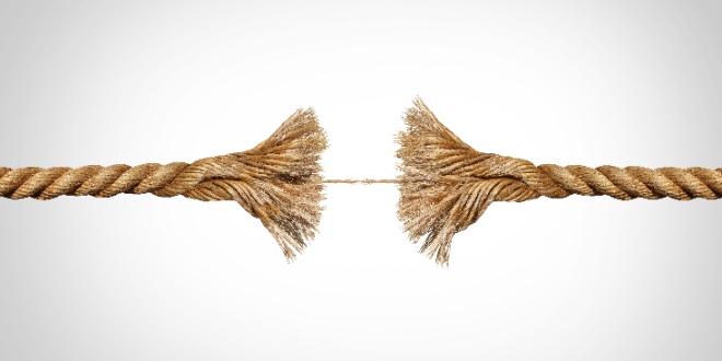 A fraying rope, indicative of how PM Jetten’s Dutch gambling plan could clash with the KSA's vision