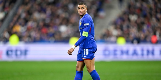 Mbappe playing in the France national team, 2022