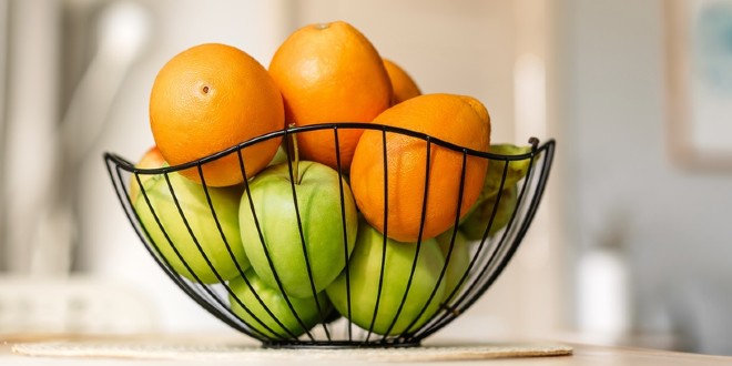 apples and oranges, representing predictions and exchanges