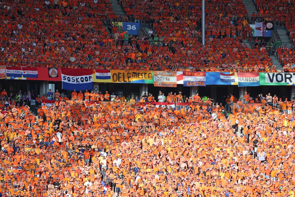 Netherlands football fans, symbolising Hard Rock Casino's expansion into Dutch sports betting